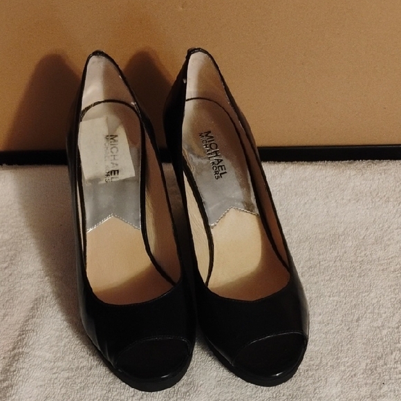 Michael Kors Classic Black Peep Toe Shoes - Picture 1 of 8